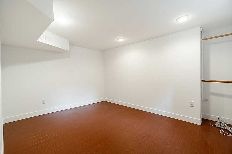 North Vancouver Apartment for rent - 2 Bedrooms — photo 7