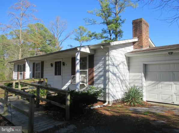 7 Tawes Dr, Crisfield, MD 21817