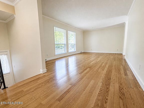 3rd image of 18 Moore Ln