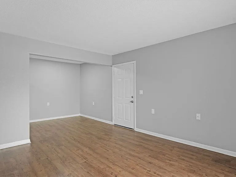Callaway Villa Apartments — Photo 25