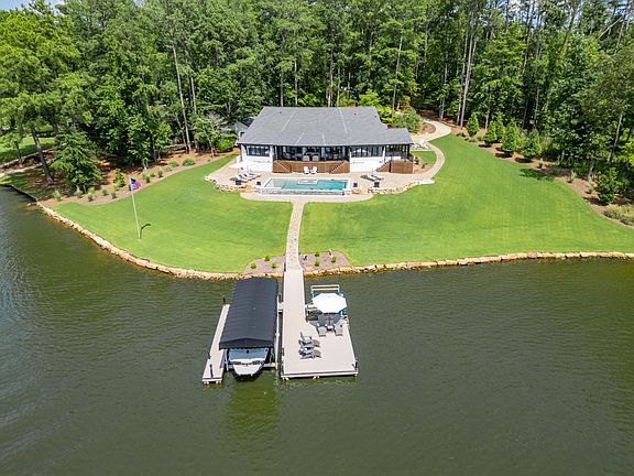 2nd image of 1071 Cloudland Ct