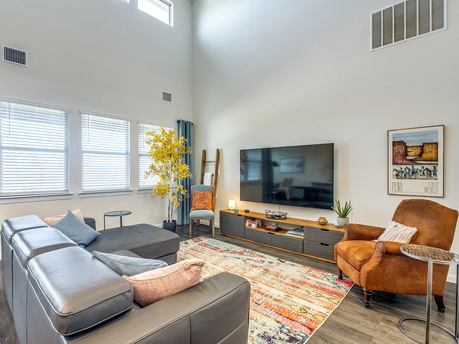 4 bed, 2329 sqft, $2,400 — Photo 4