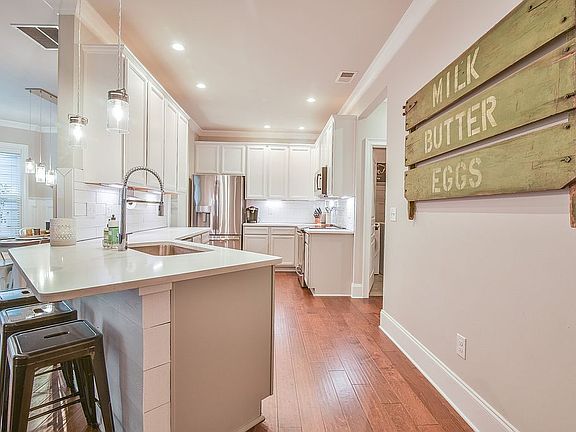 4th image of 102 Wiley Parc Cir