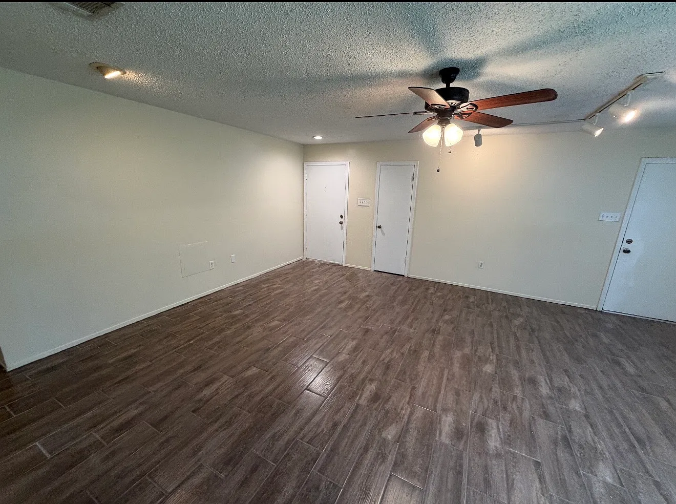 3 bed, 1205 sqft, $1,750 — Photo 2