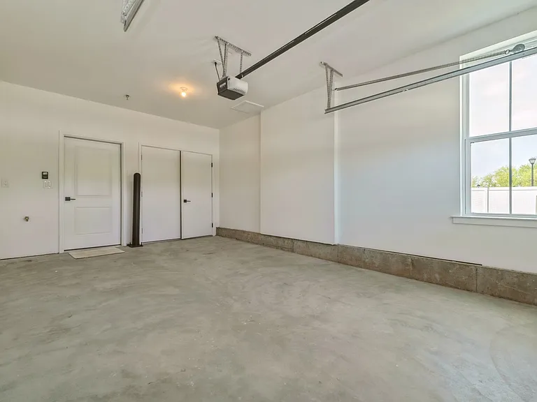 2107 Donatello Dr — Photo 42