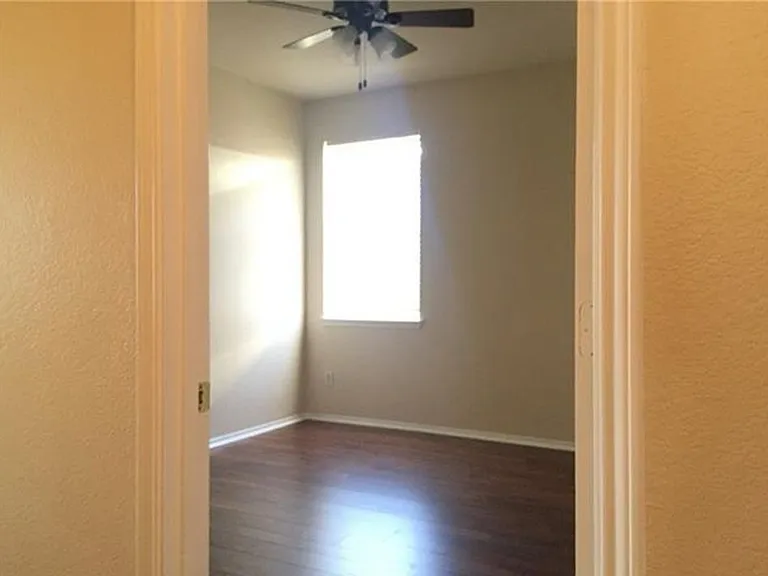 2204 Hickory Dr — Photo 18