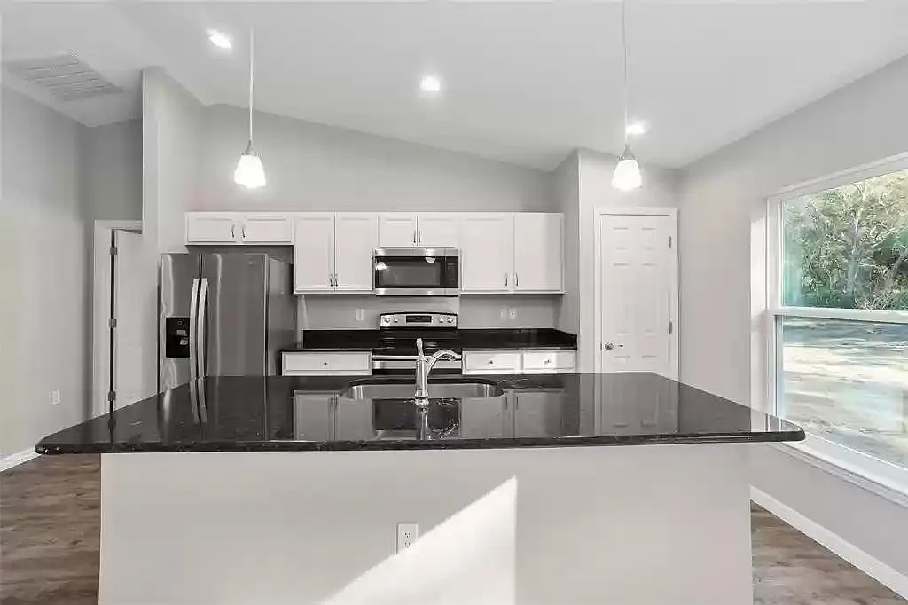 3 bed, 1671 sqft, $1,975 — Photo 4