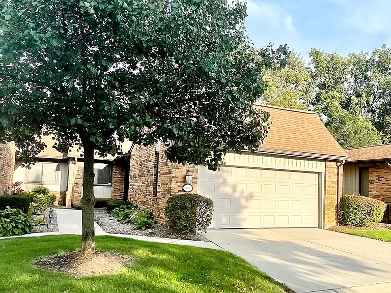 4608 Laurel Club Cir — Photo 1