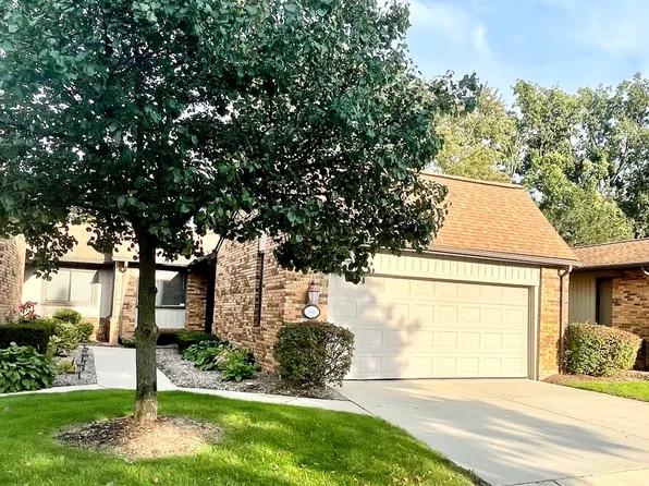 4608 Laurel Club Cir, West Bloomfield, MI 48323