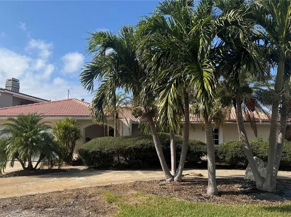 2071 Illinois Ave NE, Saint Petersburg, FL 33703