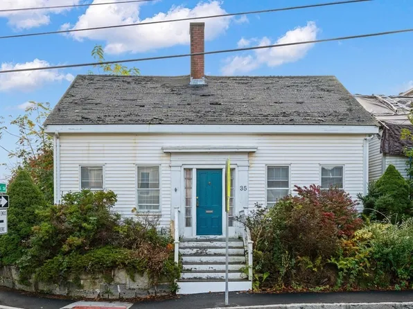 35 School St, Manchester, MA 01944