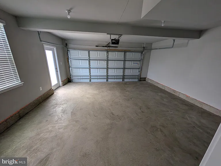 8445 Hamlin St — Photo 7