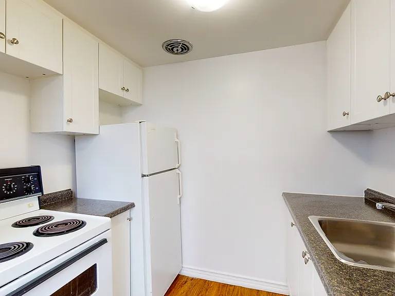 285 Loretta Ave S — Photo 28