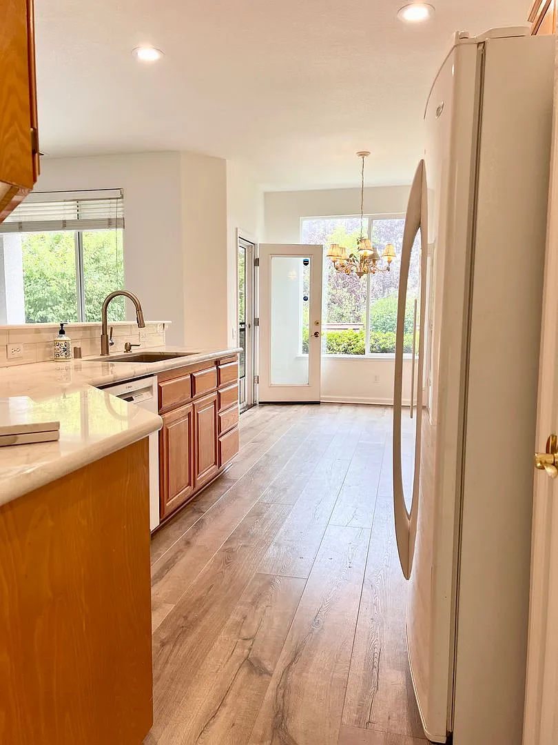 Lovely Home in Springfield at Whitney Oaks. An over 55 Gated Community — Photo 4