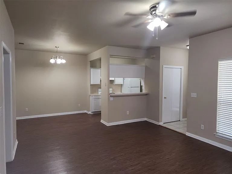 503 Gregory Ct — Photo 12