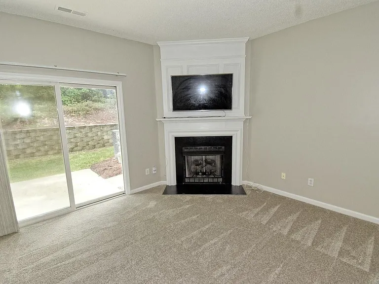 314 Canyon Lake Cir — Photo 8