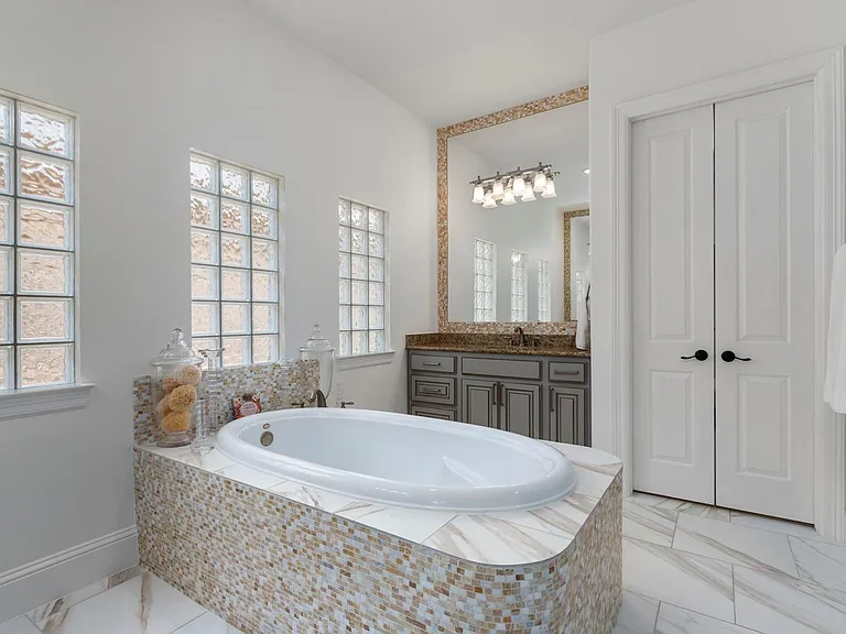 3930 Sundance Hill Ln — Photo 33