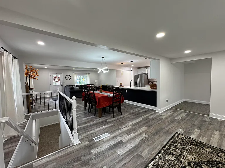1427 Austin Ave — Photo 13