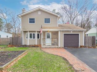 74 Panamoka Trl, Ridge, NY 11961