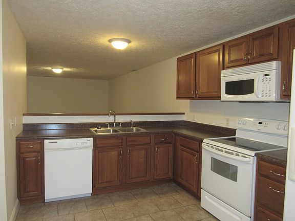 3rd image of 7110 Country Club Dr