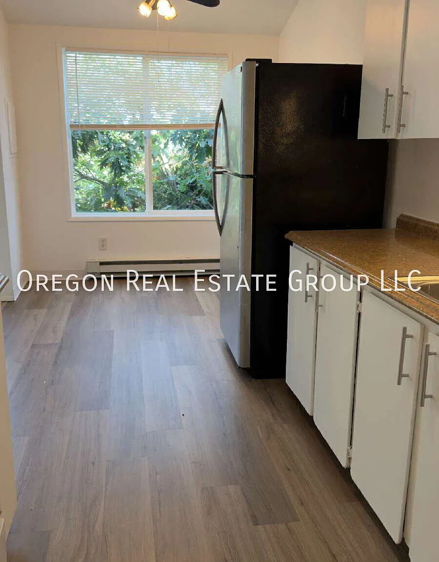 Cozy 2 Bedroom Apartment in Beaverton — Photo 3