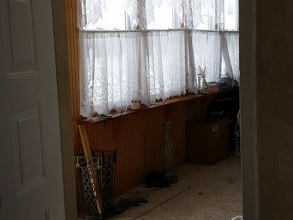 2nd image of 31A Leo St #56