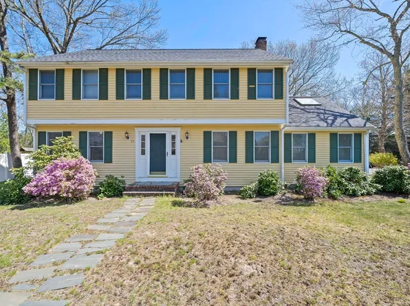 75 Erica Dr, Stoughton, MA 02072