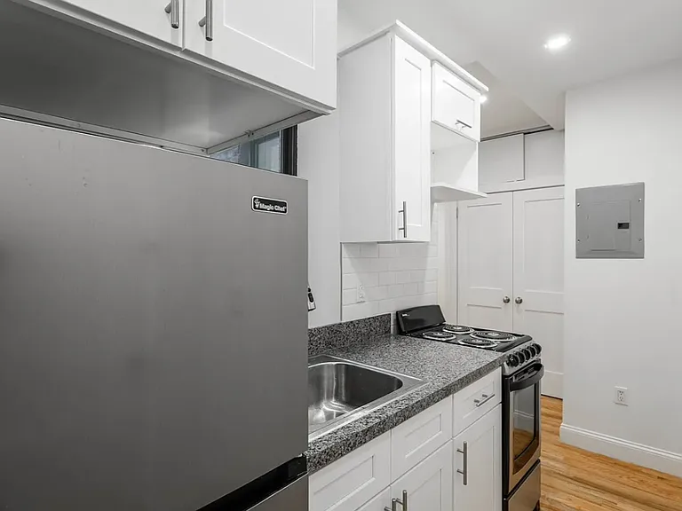 851 W End Ave #3RR — Photo 1