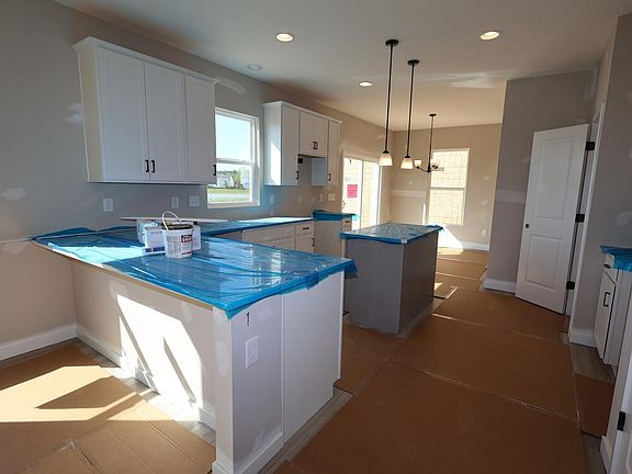 5th image of 730 Clark Dr