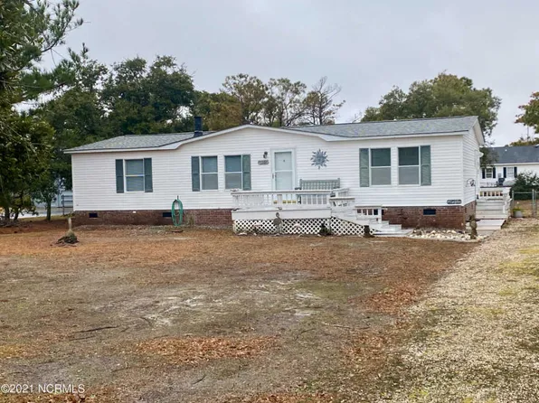 385 Diamond City Dr, Harkers Island, NC 28531