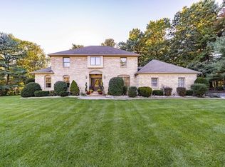 33 Raymond Cir, Westfield, MA 01085