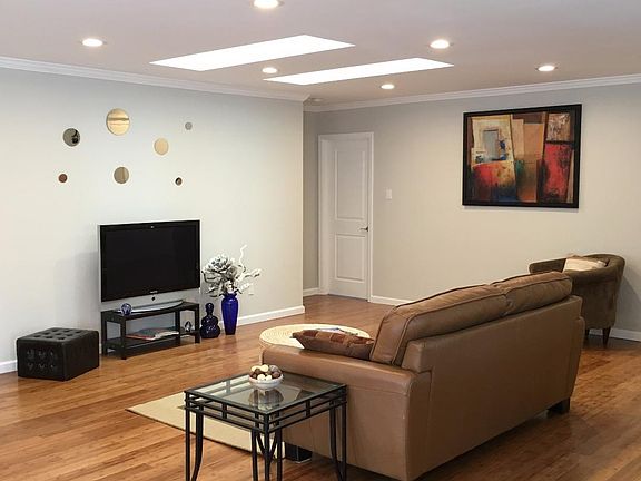 4th image of 1137 Myrtle Dr
