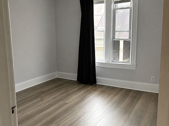 2nd image of 309 Dubuque St #4
