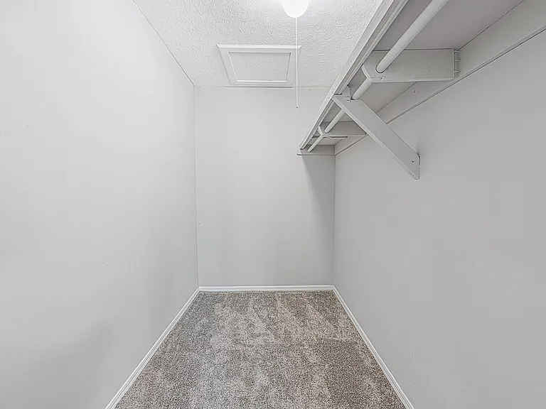 Regency Park Apartments — Photo 25