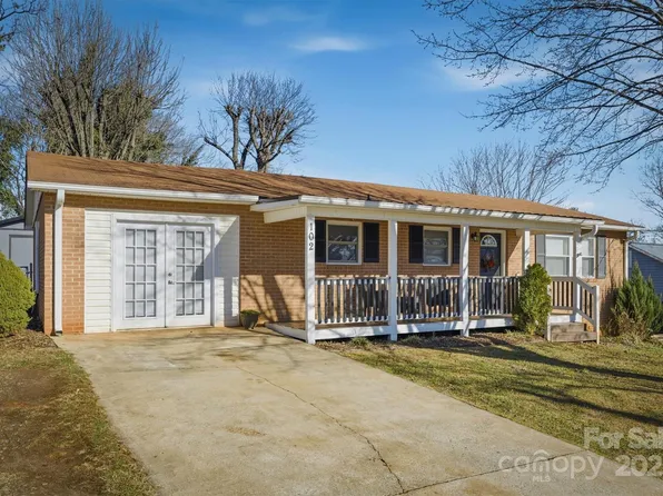 102 Page St, Morganton, NC 28655