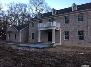 10 Weaver Ln, Dix Hills, NY 11746