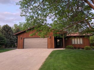 316 21st Ave NE, Jamestown, ND 58401