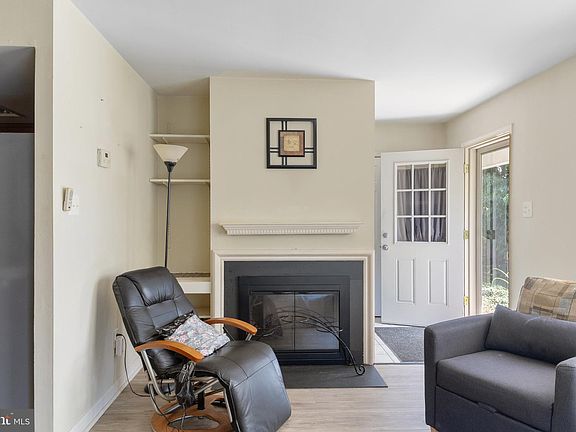 4th image of 1746 Woodridge Ct