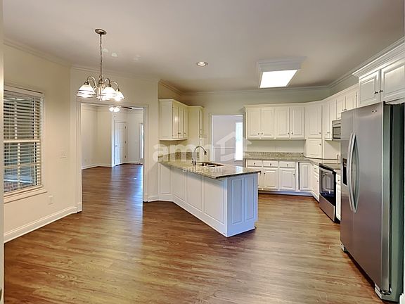 3rd image of 624 Kathy Cir