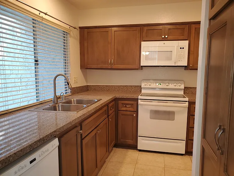 1504 Bobwhite Ln — Photo 7