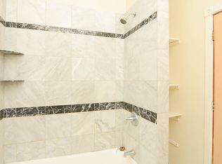 2827 N Milwaukee Ave #2C, Chicago, IL 60618