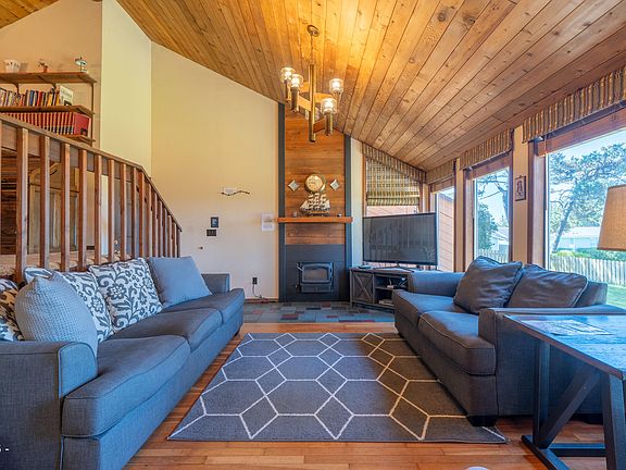 3rd image of 7376 SW Burl Dr