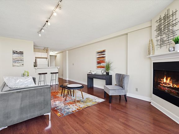 5th image of 1309 N Wells St APT 1101