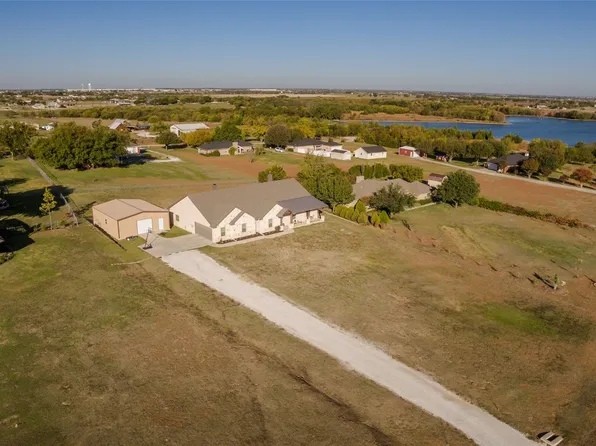 12081 Lakeshore Ct, Sanger, TX 76266