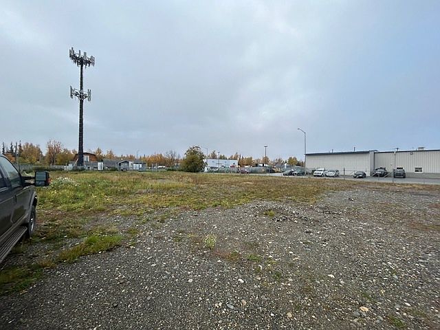1st image of 490 E Railroad Ave