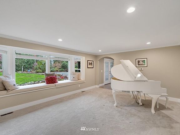 Picture window with seating in Living room