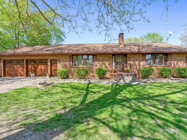 213 E Oak St, Broadwell, IL 62634