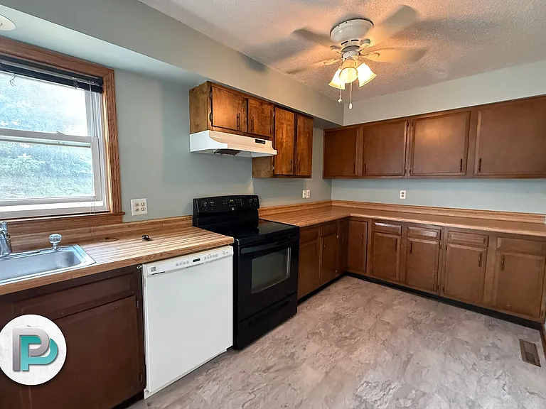 119 E North St #119 — Photo 5