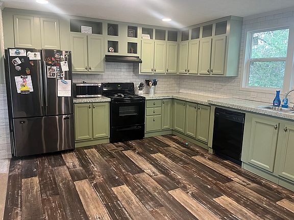 5th image of 55 Brown Ave