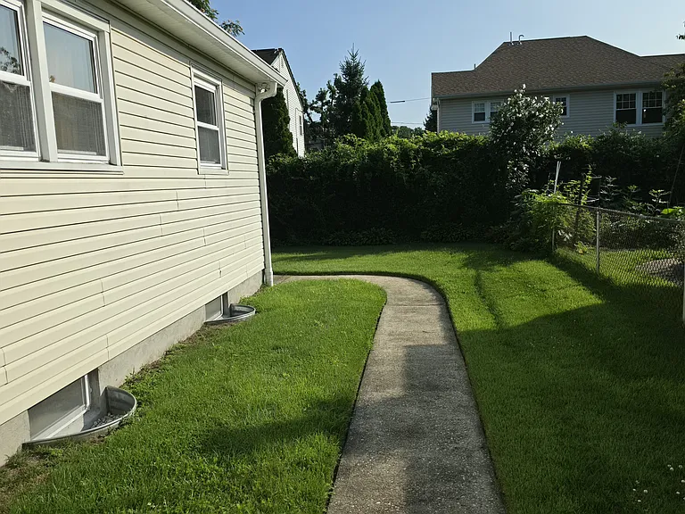 Starke Ave — Photo 3